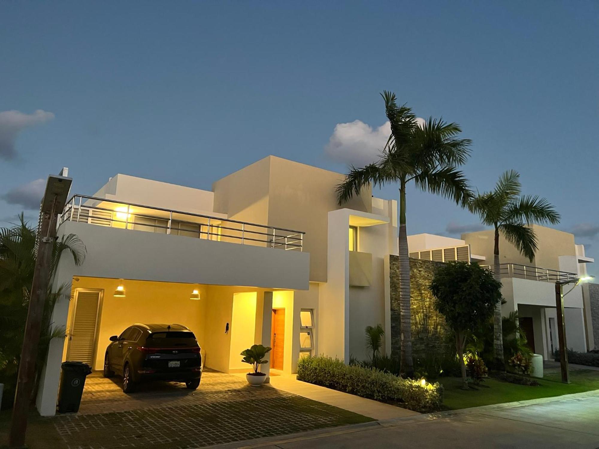 Stylish Luxury San Juan Lakes In Gated Community In Downtown With Private Pool Villa *